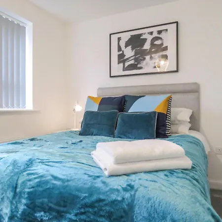 Tudors Esuites Two Bedroom House * Birmingham
