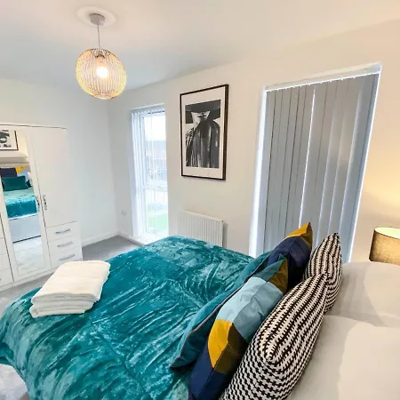 Apartment Tudors Esuites Two Bedroom House Birmingham